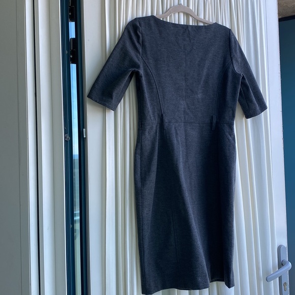 COPY - Banana Republic - size 8 - grey 3/4 sleeve dress - Picture 5 of 5